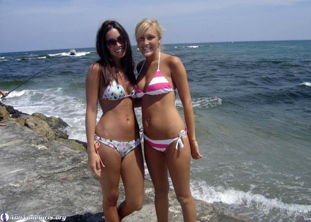 Candid Bikini Girls on the Beach