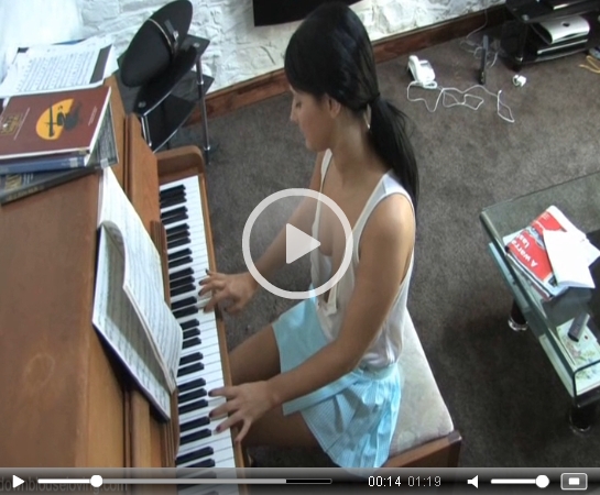 *Video:elise playing the piana?