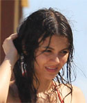 18yo Victoria Justice Finally Shows Off her Bikini Body (with Cameltoe)