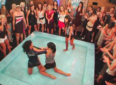 VIDEO: Classy Non Nude Girls in Miniskirts