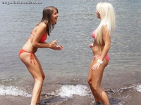 UGotItFlauntIt are masters are getting Real Girls to pose and flaunt it on the beach