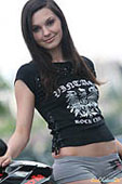 Gorgeous Biker Girl - Cameltoe?