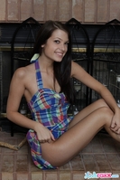 To really get to know Linds inside her site and see all her photos, videos and even her webcam shows, click on the banner below