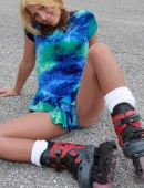 Rollerblader Blonde