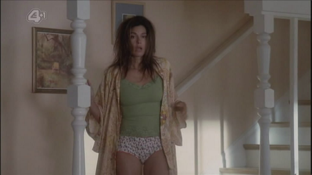 Teri Hatcher in Cute Panties