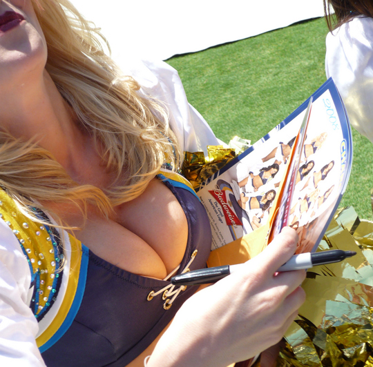 san_diego_chargers_cheerleaders6 Laughing Downblouse Fun