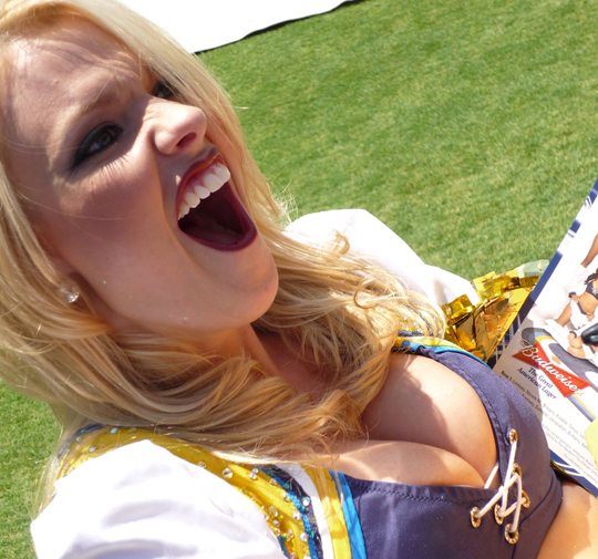 san_diego_chargers_cheerleaders2 She Spotted The Camera