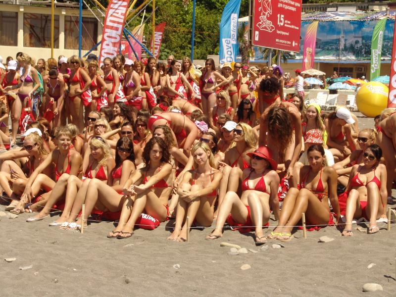 So Many Bikini Hotties