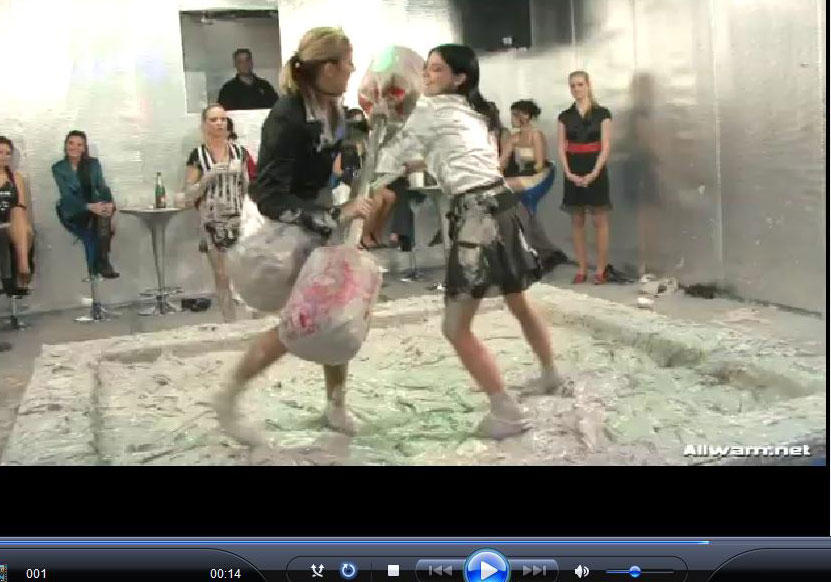 Cute Girls in Skirts Fighting