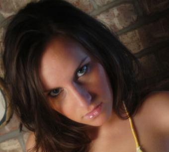 tyne_bikini_4 A Hottie in a Tight Bikini