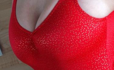 red_swimsuit_4 She didn't want to be a model, she's always wanted to be an actress, but she sees this as a stepping stone