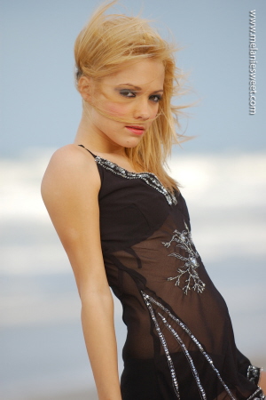 Non Nude Melanie Sweet