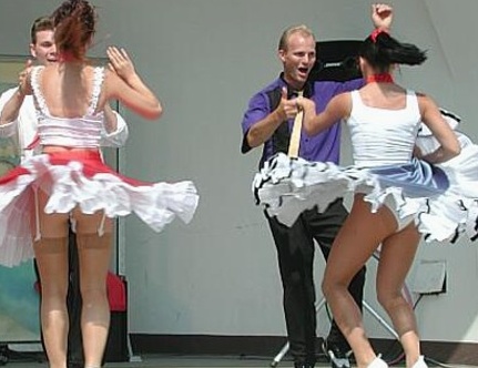 candid_women_14 Twirling Flyskirt Fun