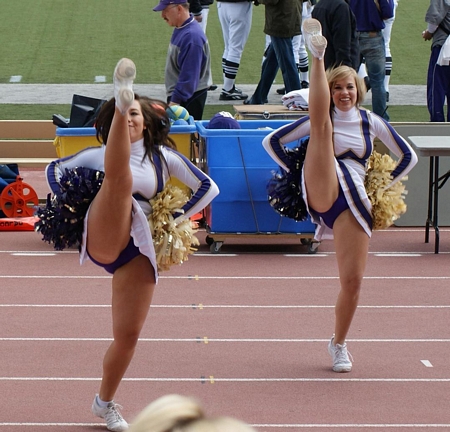 Kicking Cheerleaders in Tight Panties Kicking Cheerleaders in Tight Panties