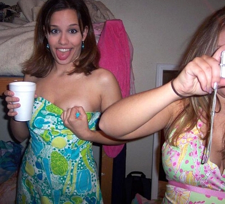 exgf_13 Girlfriends Partying