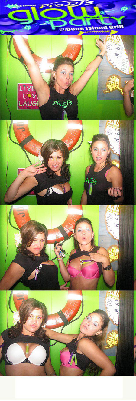 Two clubbing Girls flash their bras in a Photobooth