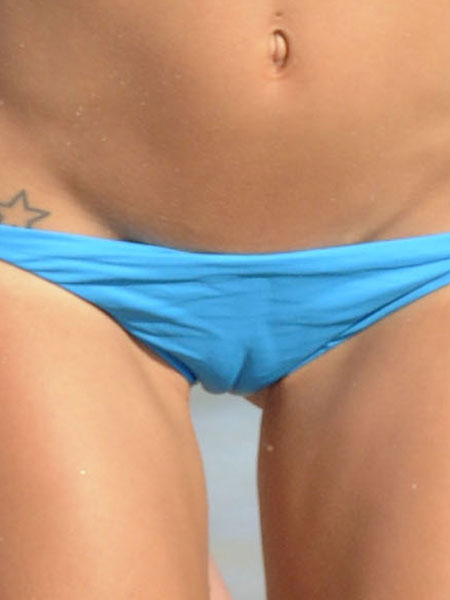 melissa_satta_candids_4a Bikini Cameltoe Close Up