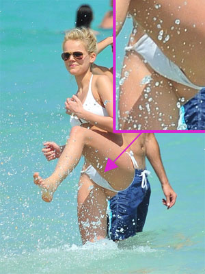 Lindsay Ellingson Shows her Crotch