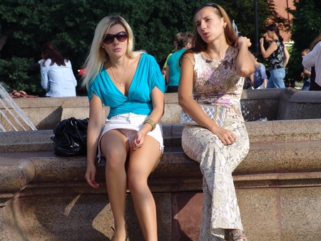 Blonde in Shades gets Upskirted as she sits by the Fountain