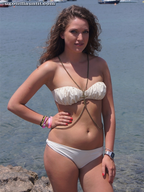 Olivia came down to the beach for her UGotItFlauntIt photoshoot