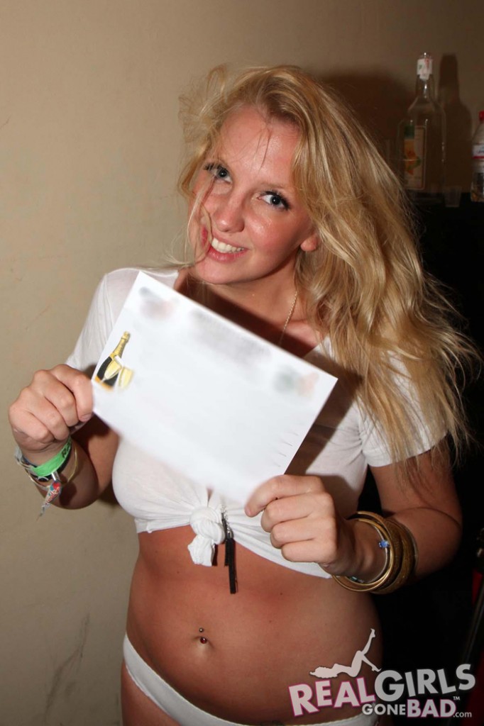 Blonde real girl all ready and enthusiastic for the wet t-shirt competition