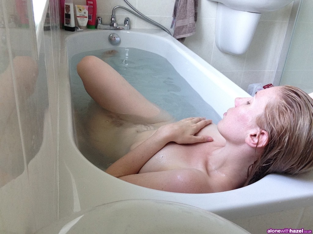 Nude Blonde UK Girl Hazel in the Bath