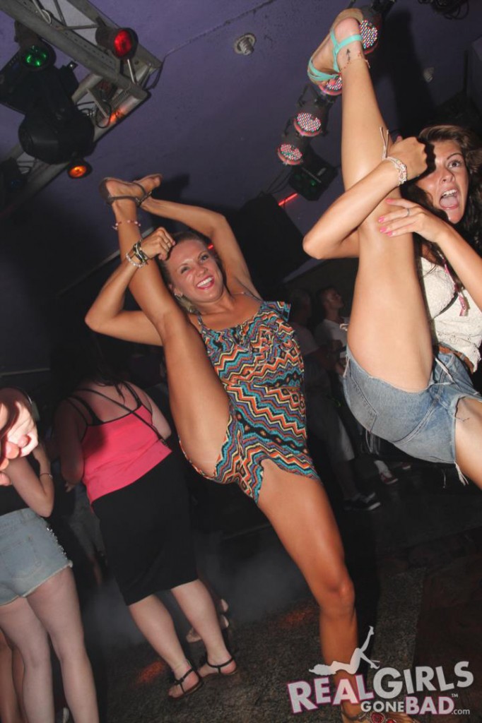 Looks like these girls are cheerleaders with this kind of flexibility