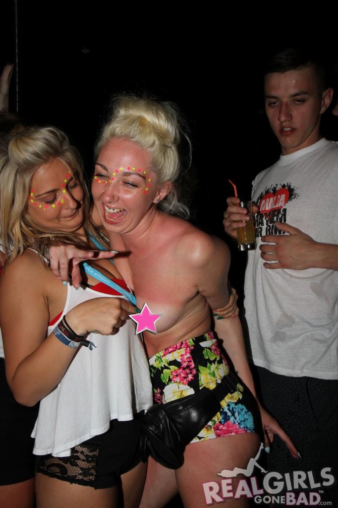 Real Girls Gone Bad want to flash for the camera