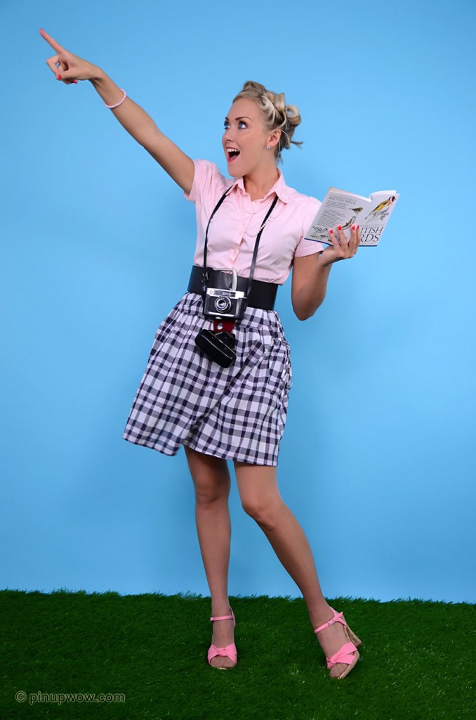 Pinup WOW Gallery of Lucy Anne having an embarrassing flyskirt