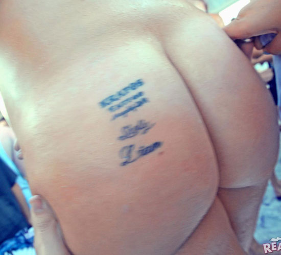 Girl takes down her panties on a boat