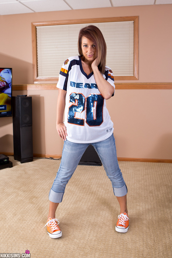 Nikki Sims as a Chicago Fan