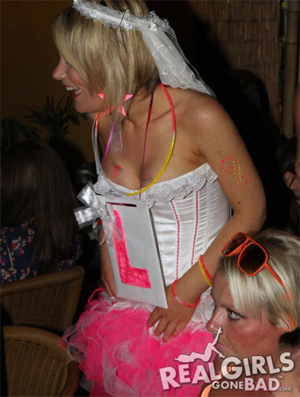 Wild Hen Night Pics - Real Girls Gone Bad