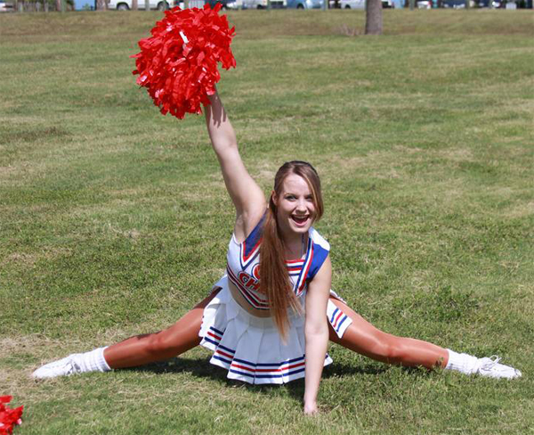 Zoligirls cheerleader does the splits