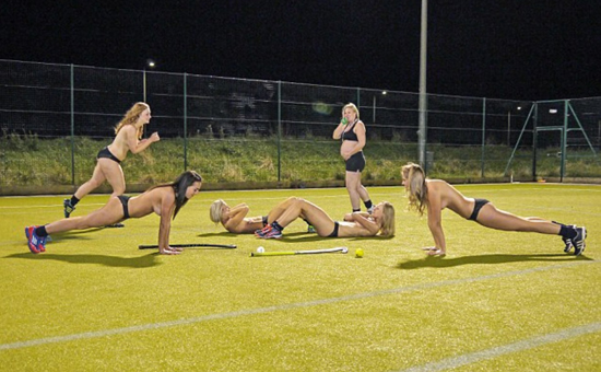 Studies working out topless on the sports pitch