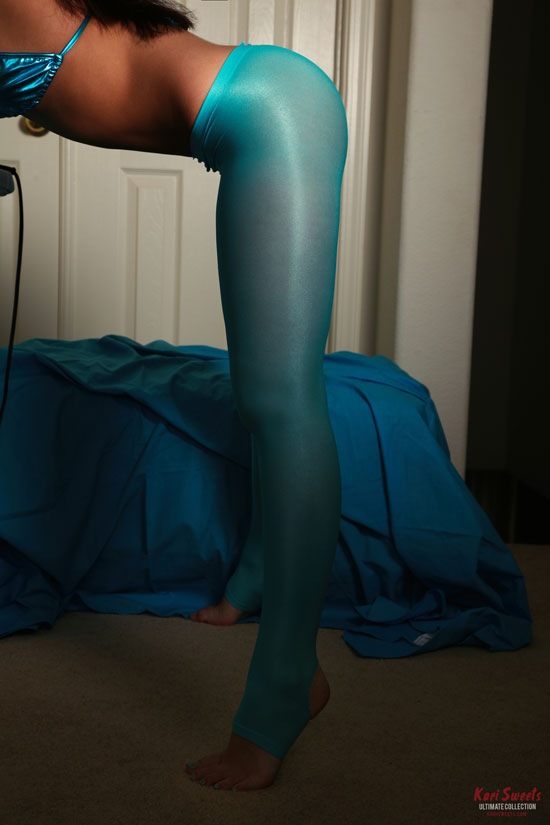 A super sexy gymnast poses in tights