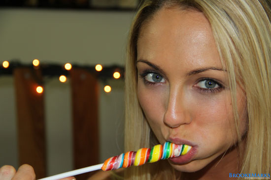 Brooke Marks is sucking a lolly