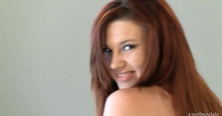 Annie is being rather daring for Sandlmodels