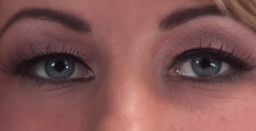 Kate Brenner has gorgeous eyes
