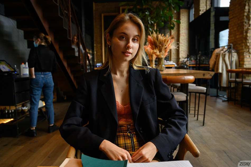 Your blonde first date really likes you